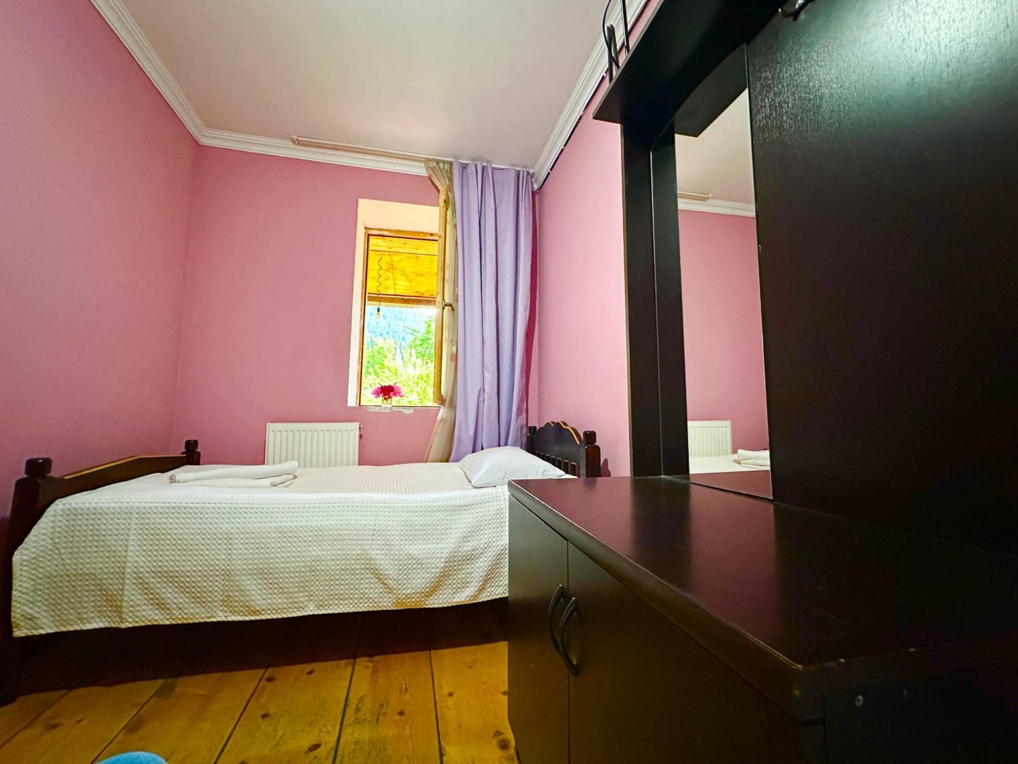 Mziuri Guest House Mestia Bagian luar foto
