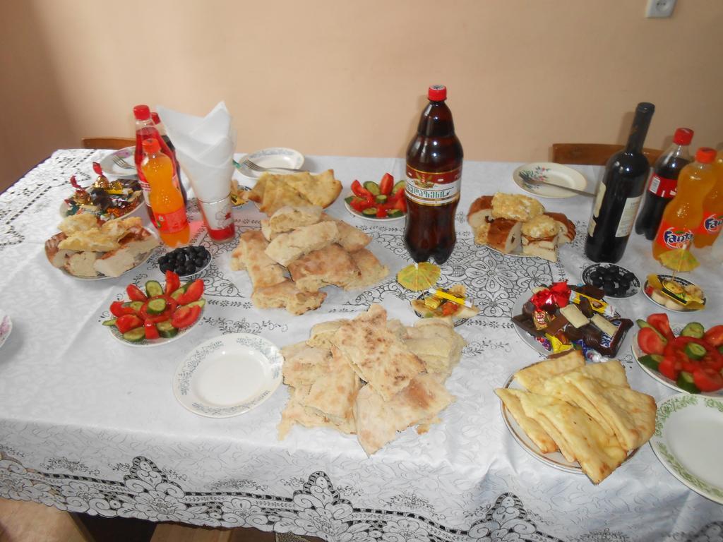 Mziuri Guest House Mestia Bagian luar foto